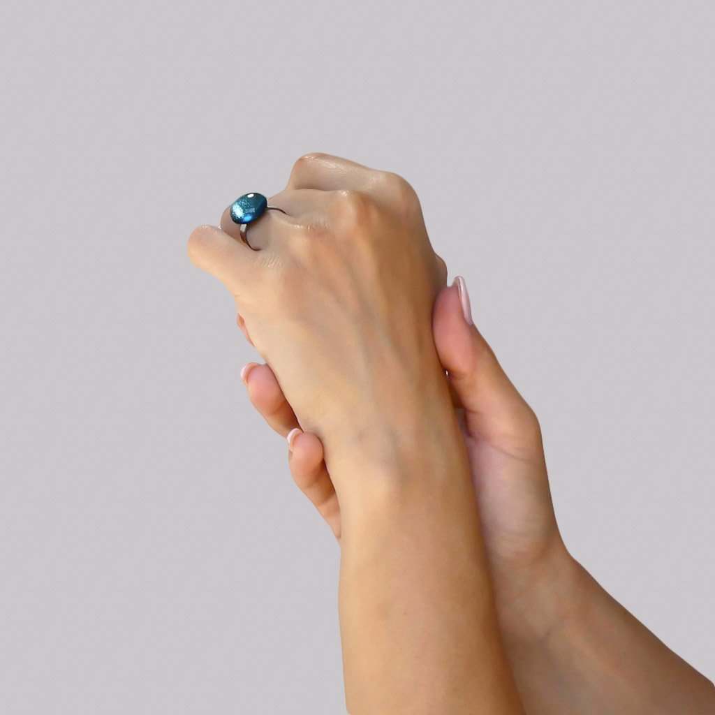 RING SILVER PEARL ~ AQUA | ECLIPSE | REFLET[proRING SILVER PEARL ~ AQUAduct_vendor]MicrocosmosPRODUCT INFORMATION 

Exclusive Microcosmoses Glass Reflet™
Base: Stainless Steel 
Bead size: 12~14 mm / 0.47"~0.55"


Free Gift Box 


The  Microcosmoses Reflet  StRINGS GLASS REFLET