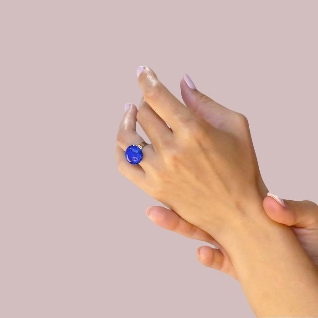 RING STARRY BLUE ~ INDIGO | ECLIPSE | REFLET[proRING STARRY BLUE ~ INDIGOduct_vendor]MicrocosmosPRODUCT INFORMATION 

Exclusive Microcosmoses Glass Reflet™
Base: Stainless Steel 
Bead size: 12~14 mm / 0.47"~0.55"


Free Gift Box 


The  Microcosmoses Reflet  StRINGS GLASS REFLET