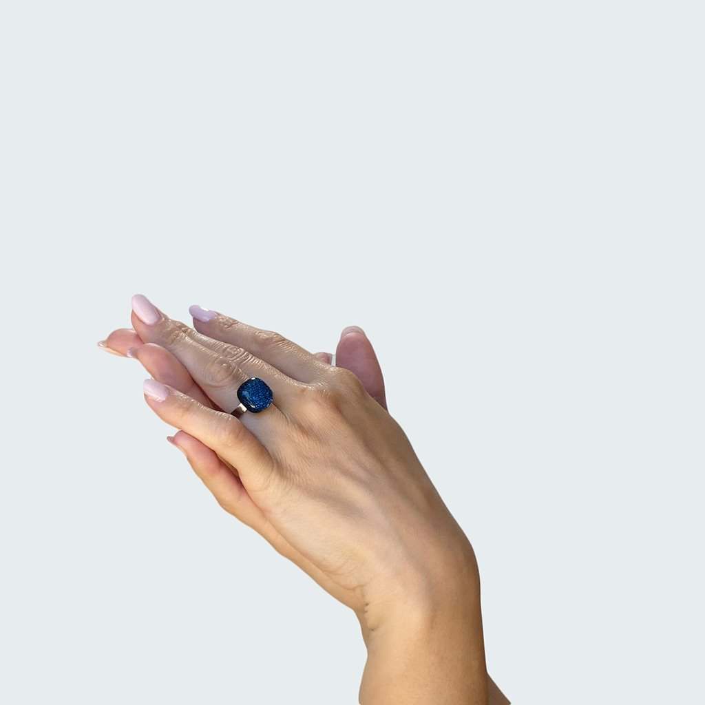 RING STARRY BLUE ~ INDIGO | SQUIRCLE | REFLET[proRING STARRY BLUE ~ INDIGOduct_vendor]MicrocosmosPRODUCT INFORMATION

Exclusive Microcosmoses Glass Reflet™
Base: Stainless Steel 
Bead size length: 12~14 mm / 0.47"~0.55" |  width: 12~14 mm / 0.47"~0.55"


Free GiRINGS GLASS REFLET