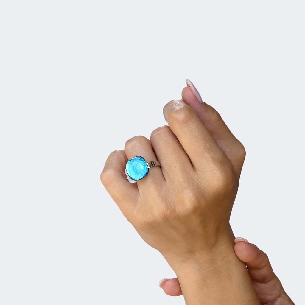 RING TURQUOISE ~ NIGHT BLUE | SQUIRCLE | REFLET[proRING TURQUOISE ~ NIGHT BLUEduct_vendor]MicrocosmosPRODUCT INFORMATION

Exclusive Microcosmoses Glass Reflet™
Base: Stainless Steel 
Bead size length: 12~14 mm / 0.47"~0.55" |  width: 12~14 mm / 0.47"~0.55"


Free GiRINGS GLASS REFLET