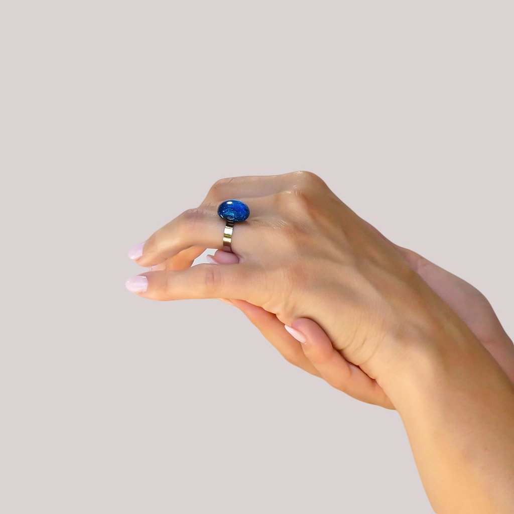 RING VERT DE BLEU ~ TEAL | ECLIPSE | REFLET[proRING VERT DE BLEU ~ TEALduct_vendor]MicrocosmosPRODUCT INFORMATION 

Exclusive Microcosmoses Glass Reflet™
Base: Stainless Steel 
Bead size: 12~14 mm / 0.47"~0.55"


Free Gift Box 


The  Microcosmoses Reflet SteRINGS GLASS REFLET