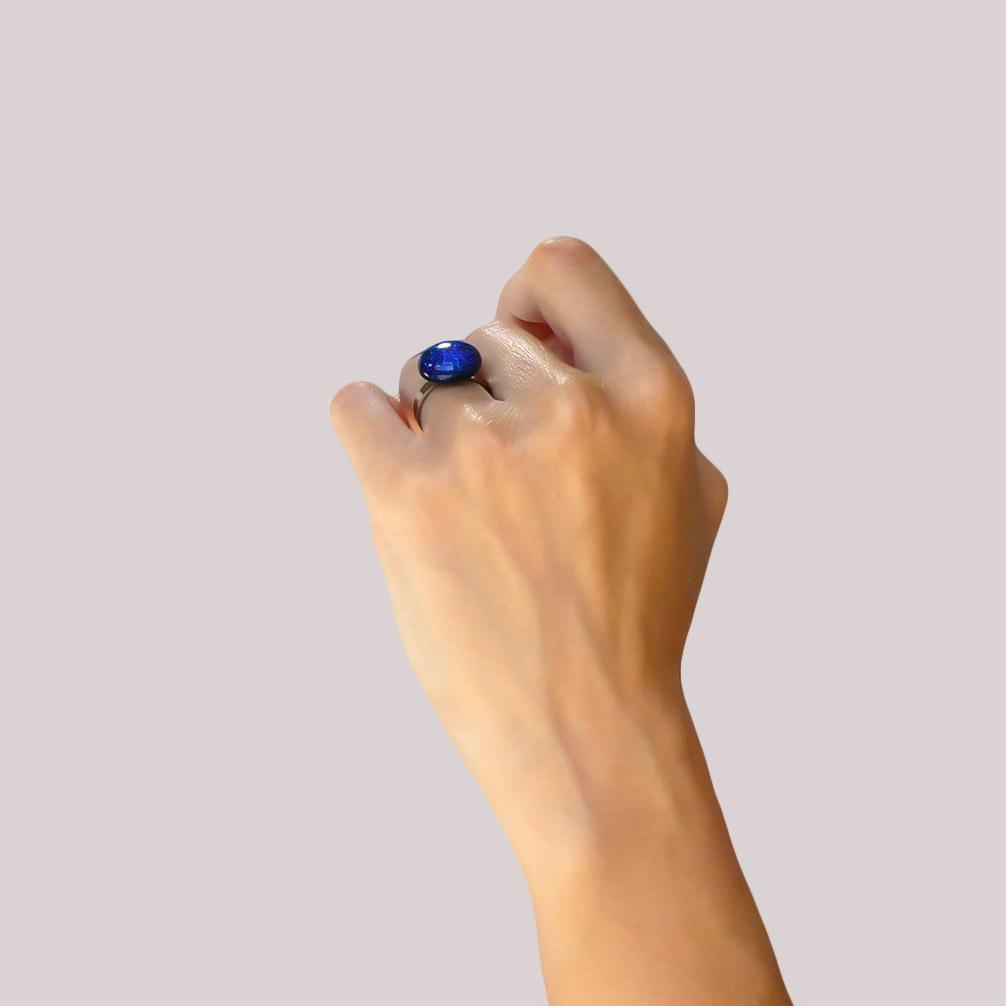 RING VERT DE BLEU ~ TEAL | ECLIPSE | REFLET[proRING VERT DE BLEU ~ TEALduct_vendor]MicrocosmosPRODUCT INFORMATION 

Exclusive Microcosmoses Glass Reflet™
Base: Stainless Steel 
Bead size: 12~14 mm / 0.47"~0.55"


Free Gift Box 


The  Microcosmoses Reflet SteRINGS GLASS REFLET