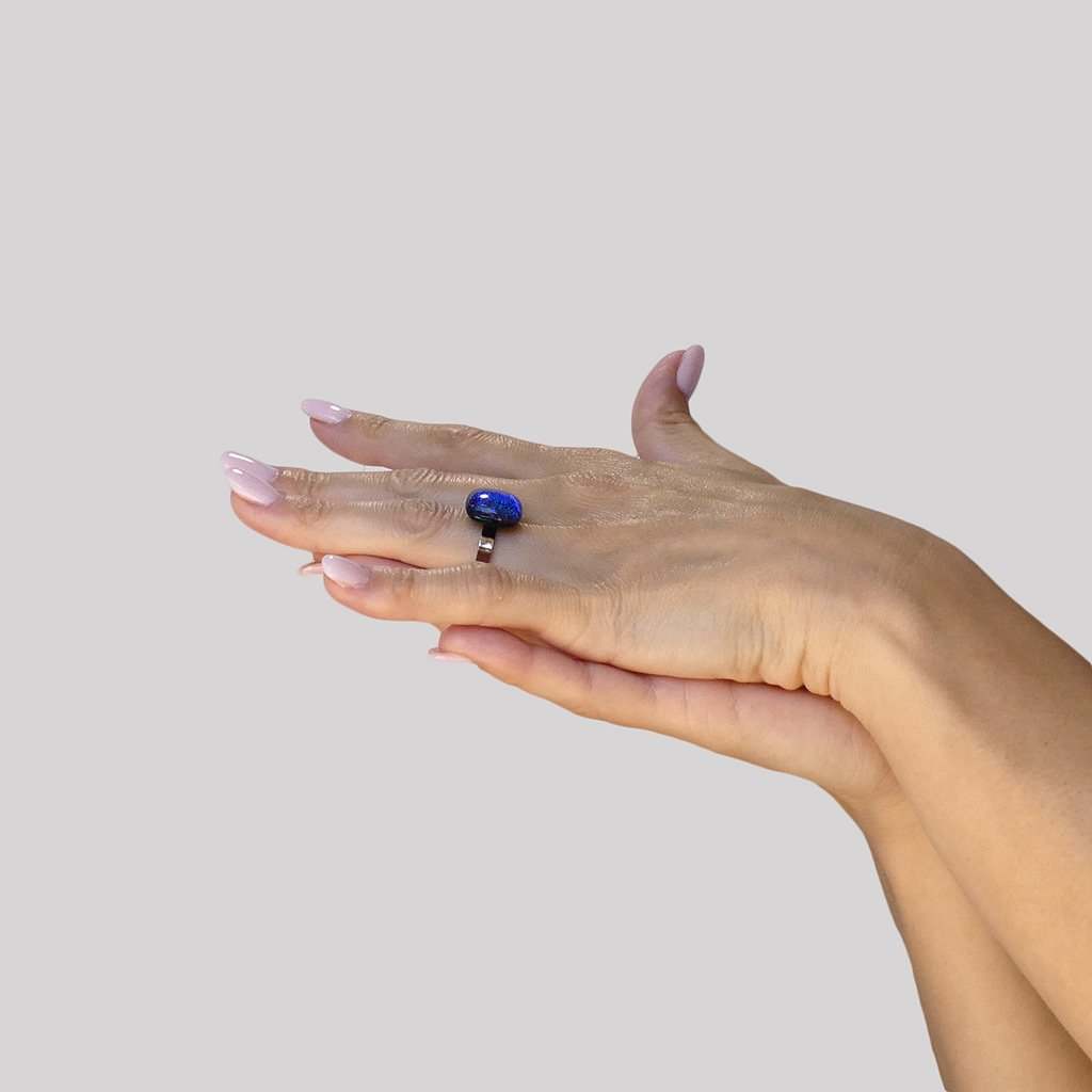 RING VERT DE BLEU ~ TEAL | SQUIRCLE | REFLET[proRING VERT DE BLEU ~ TEALduct_vendor]MicrocosmosPRODUCT INFORMATION

Exclusive Microcosmoses Glass Reflet™
Base: Stainless Steel 
Bead size length: 12~14 mm / 0.47"~0.55" |  width: 12~14 mm / 0.47"~0.55"


Free GiRINGS GLASS REFLET