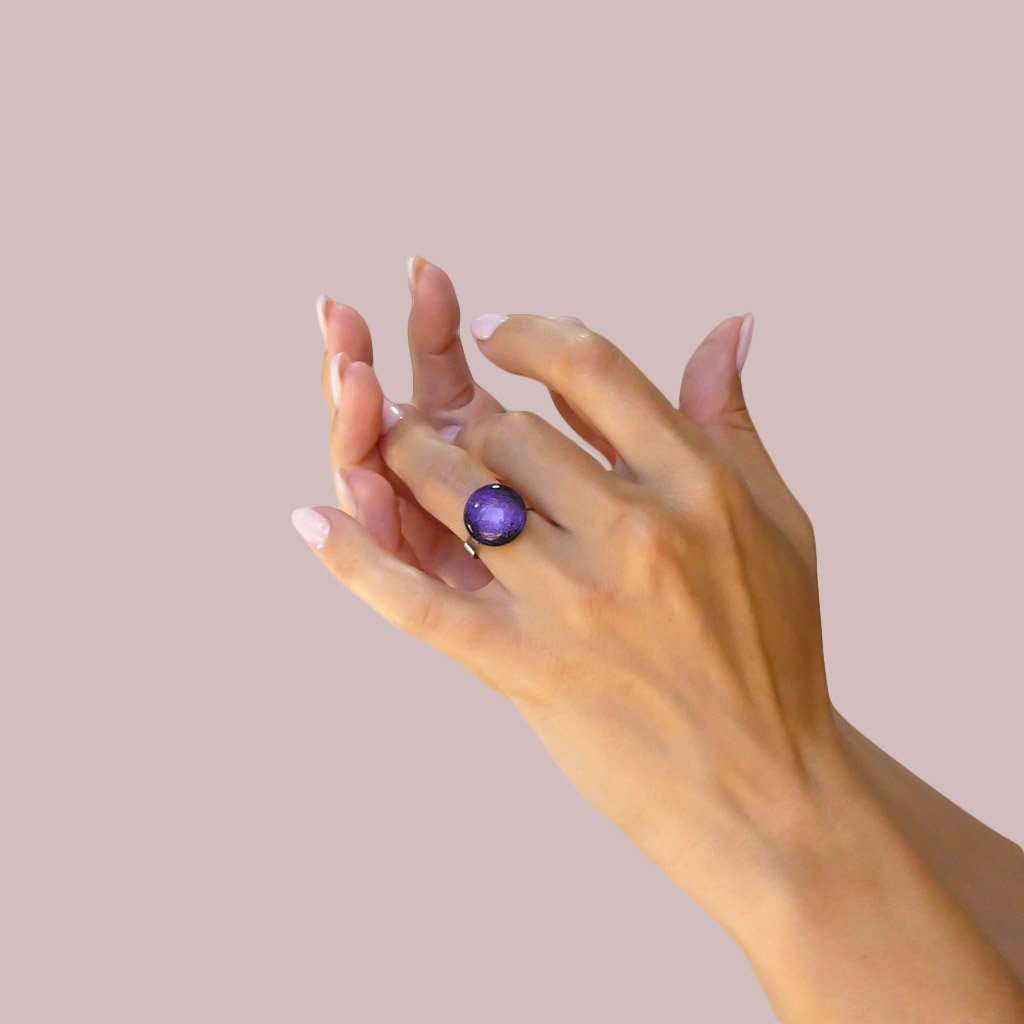 RING VIOLET ~ EMERALD | ECLIPSE | REFLET[proRING VIOLET ~ EMERALDduct_vendor]MicrocosmosPRODUCT INFORMATION 

Exclusive Microcosmoses Glass Reflet™
Base: Stainless Steel 
Bead size: 12~14 mm / 0.47"~0.55"


Free Gift Box 


The  Microcosmoses Reflet SteRINGS GLASS REFLET