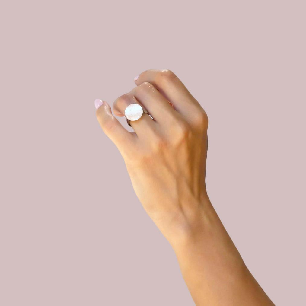 RING IRIDESCENT WHITE | ECLIPSE | REFLET[proRING IRIDESCENT WHITEduct_vendor]MicrocosmosPRODUCT INFORMATION 

Exclusive Microcosmoses Glass Reflet™
Base: Stainless Steel 
Bead size: 12~14 mm / 0.47"~0.55"


Free Gift Box 


The  Microcosmoses Reflet SteRINGS GLASS REFLET