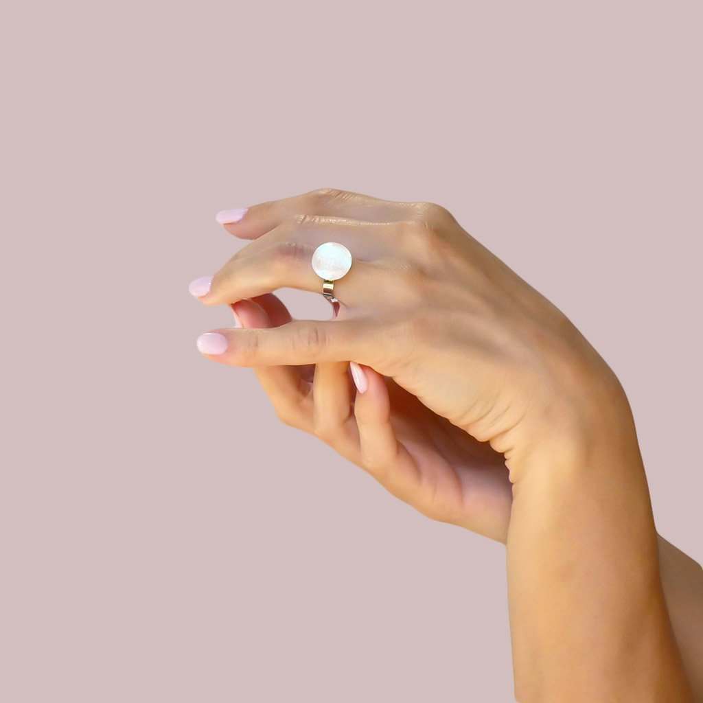 RING IRIDESCENT WHITE | ECLIPSE | REFLET[proRING IRIDESCENT WHITEduct_vendor]MicrocosmosPRODUCT INFORMATION 

Exclusive Microcosmoses Glass Reflet™
Base: Stainless Steel 
Bead size: 12~14 mm / 0.47"~0.55"


Free Gift Box 


The  Microcosmoses Reflet SteRINGS GLASS REFLET