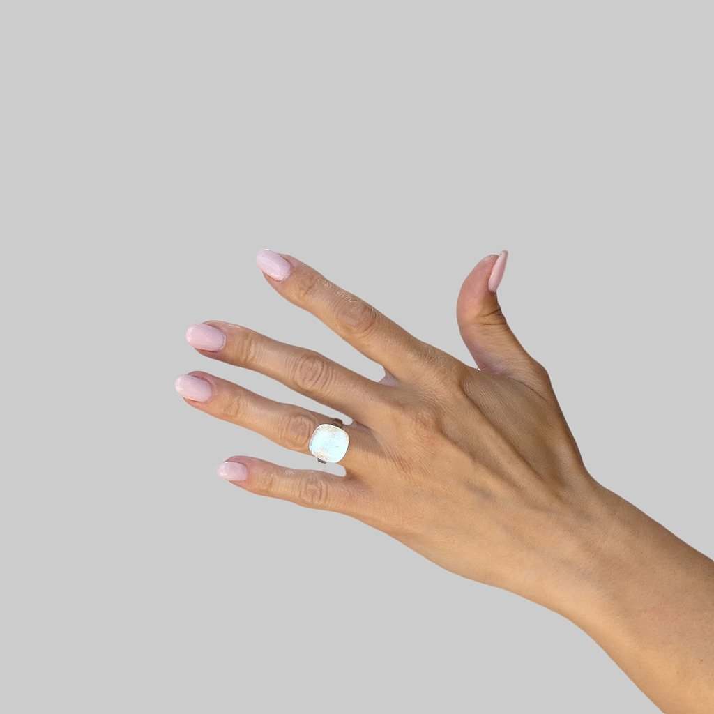 RING IRIDESCENT WHITE | SQUIRCLE | REFLET[proRING IRIDESCENT WHITEduct_vendor]MicrocosmosPRODUCT INFORMATION

Exclusive Microcosmoses Glass Reflet™
Base: Stainless Steel 
Bead size length: 12~14 mm / 0.47"~0.55" |  width: 12~14 mm / 0.47"~0.55"


Free GiRINGS GLASS REFLET